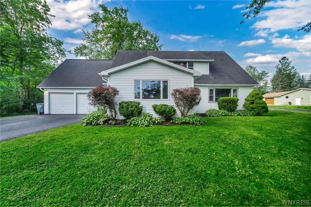 7637 Ellicott Road, Orchard Park, New York 14170, Orchard Park, New York 14170, 4 Bedrooms Bedrooms, ,2 BathroomsBathrooms,Residential,Closed,7637 Ellicott Road, Orchard Park, New York 14170,0,B1547758