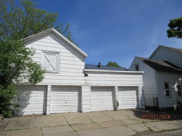 38 California Street, Buffalo, New York 14213, Buffalo, New York 14213, 8 Bedrooms Bedrooms, ,3 BathroomsBathrooms,Residential,Closed,38 California Street, Buffalo, New York 14213,0,B1548104