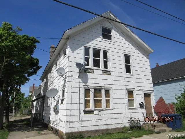 38 California Street, Buffalo, New York 14213, Buffalo, New York 14213, 8 Bedrooms Bedrooms, ,3 BathroomsBathrooms,Residential,Closed,38 California Street, Buffalo, New York 14213,0,B1548104