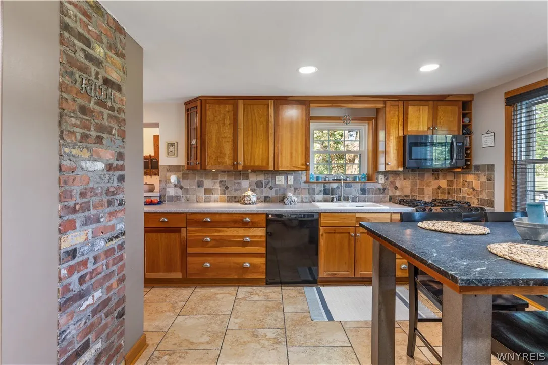 240 Muegel Road, Amherst, New York 14051, Amherst, New York 14051, 3 Bedrooms Bedrooms, 6 Rooms Rooms,2 BathroomsBathrooms,Residential,Closed,240 Muegel Road, Amherst, New York 14051,0,B1547721