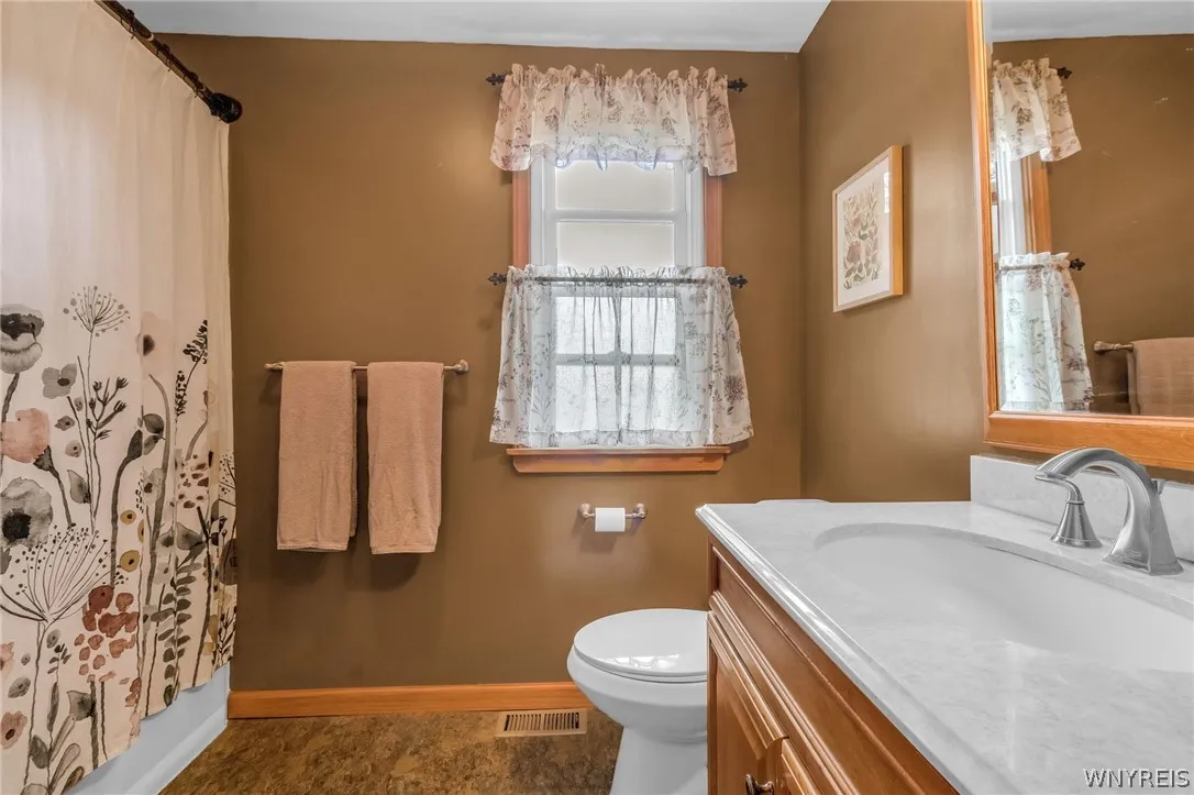 256 Westfield Road, Amherst, New York 14226, Amherst, New York 14226, 4 Bedrooms Bedrooms, 8 Rooms Rooms,2 BathroomsBathrooms,Residential,Closed,256 Westfield Road, Amherst, New York 14226,0,B1548100