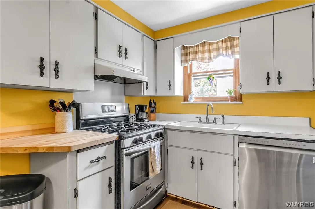 256 Westfield Road, Amherst, New York 14226, Amherst, New York 14226, 4 Bedrooms Bedrooms, 8 Rooms Rooms,2 BathroomsBathrooms,Residential,Closed,256 Westfield Road, Amherst, New York 14226,0,B1548100
