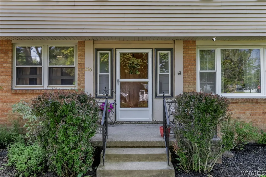 256 Westfield Road, Amherst, New York 14226, Amherst, New York 14226, 4 Bedrooms Bedrooms, 8 Rooms Rooms,2 BathroomsBathrooms,Residential,Closed,256 Westfield Road, Amherst, New York 14226,0,B1548100