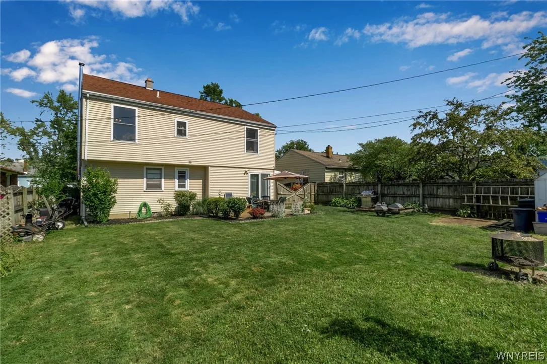 256 Westfield Road, Amherst, New York 14226, Amherst, New York 14226, 4 Bedrooms Bedrooms, 8 Rooms Rooms,2 BathroomsBathrooms,Residential,Closed,256 Westfield Road, Amherst, New York 14226,0,B1548100