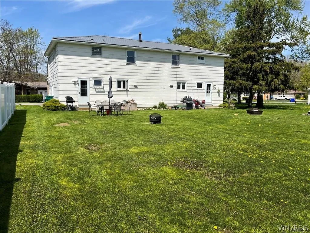 3971 Park Avenue, Hamburg, New York 14075, Hamburg, New York 14075, 6 Bedrooms Bedrooms, ,2 BathroomsBathrooms,Residential,Closed,3971 Park Avenue, Hamburg, New York 14075,0,B1547876