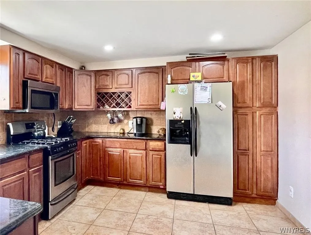 3971 Park Avenue, Hamburg, New York 14075, Hamburg, New York 14075, 6 Bedrooms Bedrooms, ,2 BathroomsBathrooms,Residential,Closed,3971 Park Avenue, Hamburg, New York 14075,0,B1547876