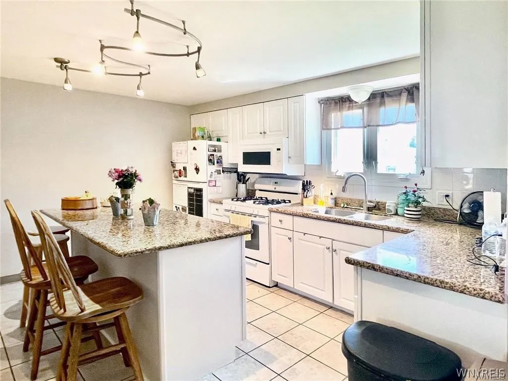 3971 Park Avenue, Hamburg, New York 14075, Hamburg, New York 14075, 6 Bedrooms Bedrooms, ,2 BathroomsBathrooms,Residential,Closed,3971 Park Avenue, Hamburg, New York 14075,0,B1547876