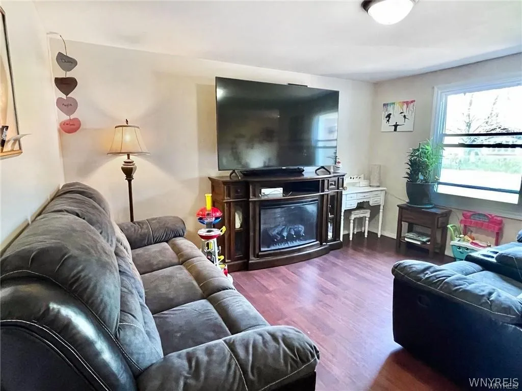 3971 Park Avenue, Hamburg, New York 14075, Hamburg, New York 14075, 6 Bedrooms Bedrooms, ,2 BathroomsBathrooms,Residential,Closed,3971 Park Avenue, Hamburg, New York 14075,0,B1547876