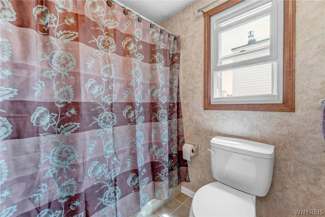 58 Meadowdale Lane, West Seneca, New York 14224, West Seneca, New York 14224, 4 Bedrooms Bedrooms, 8 Rooms Rooms,2 BathroomsBathrooms,Residential,Closed,58 Meadowdale Lane, West Seneca, New York 14224,0,B1547918