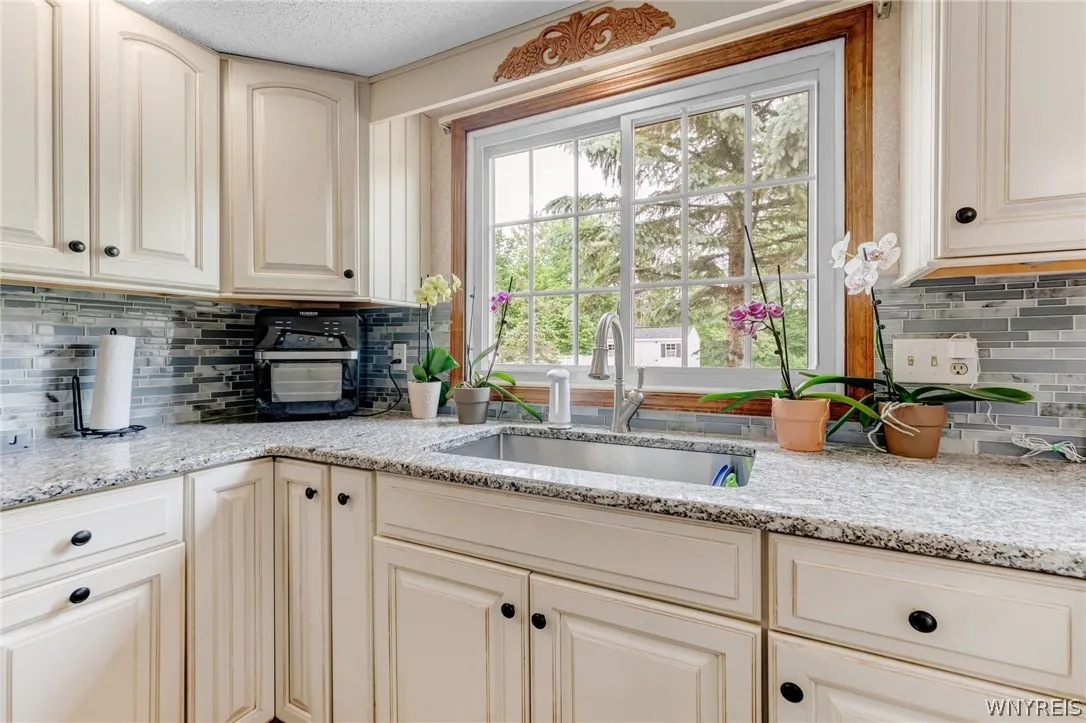 58 Meadowdale Lane, West Seneca, New York 14224, West Seneca, New York 14224, 4 Bedrooms Bedrooms, 8 Rooms Rooms,2 BathroomsBathrooms,Residential,Closed,58 Meadowdale Lane, West Seneca, New York 14224,0,B1547918