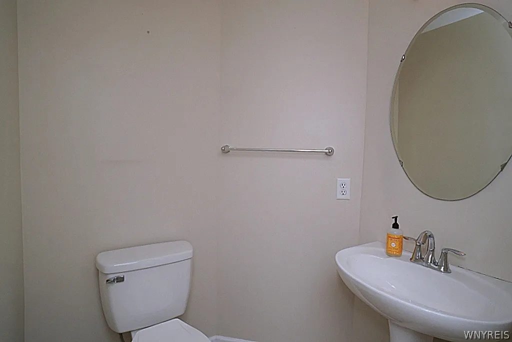 2223 Fox Chase Road, Hamburg, New York 14085, Hamburg, New York 14085, 4 Bedrooms Bedrooms, 9 Rooms Rooms,2 BathroomsBathrooms,Residential,Closed,2223 Fox Chase Road, Hamburg, New York 14085,0,B1548284