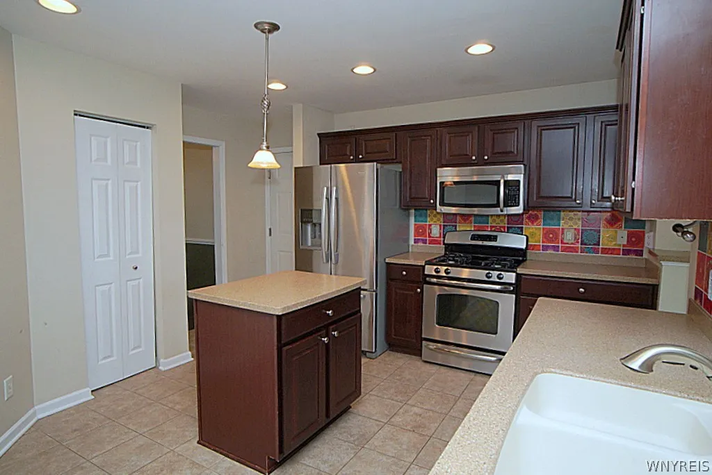 2223 Fox Chase Road, Hamburg, New York 14085, Hamburg, New York 14085, 4 Bedrooms Bedrooms, 9 Rooms Rooms,2 BathroomsBathrooms,Residential,Closed,2223 Fox Chase Road, Hamburg, New York 14085,0,B1548284