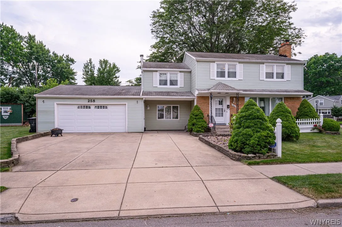 258 Forbes Ave. Avenue, Tonawanda-town, New York 1, Tonawanda, New York 14150, 4 Bedrooms Bedrooms, 8 Rooms Rooms,1 BathroomBathrooms,Residential,Closed,258 Forbes Ave. Avenue, Tonawanda-town, New York 1,0,B1548128