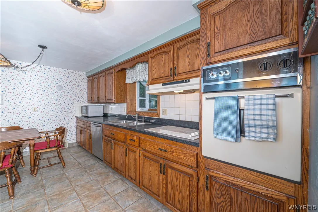 258 Forbes Ave. Avenue, Tonawanda-town, New York 1, Tonawanda, New York 14150, 4 Bedrooms Bedrooms, 8 Rooms Rooms,1 BathroomBathrooms,Residential,Closed,258 Forbes Ave. Avenue, Tonawanda-town, New York 1,0,B1548128
