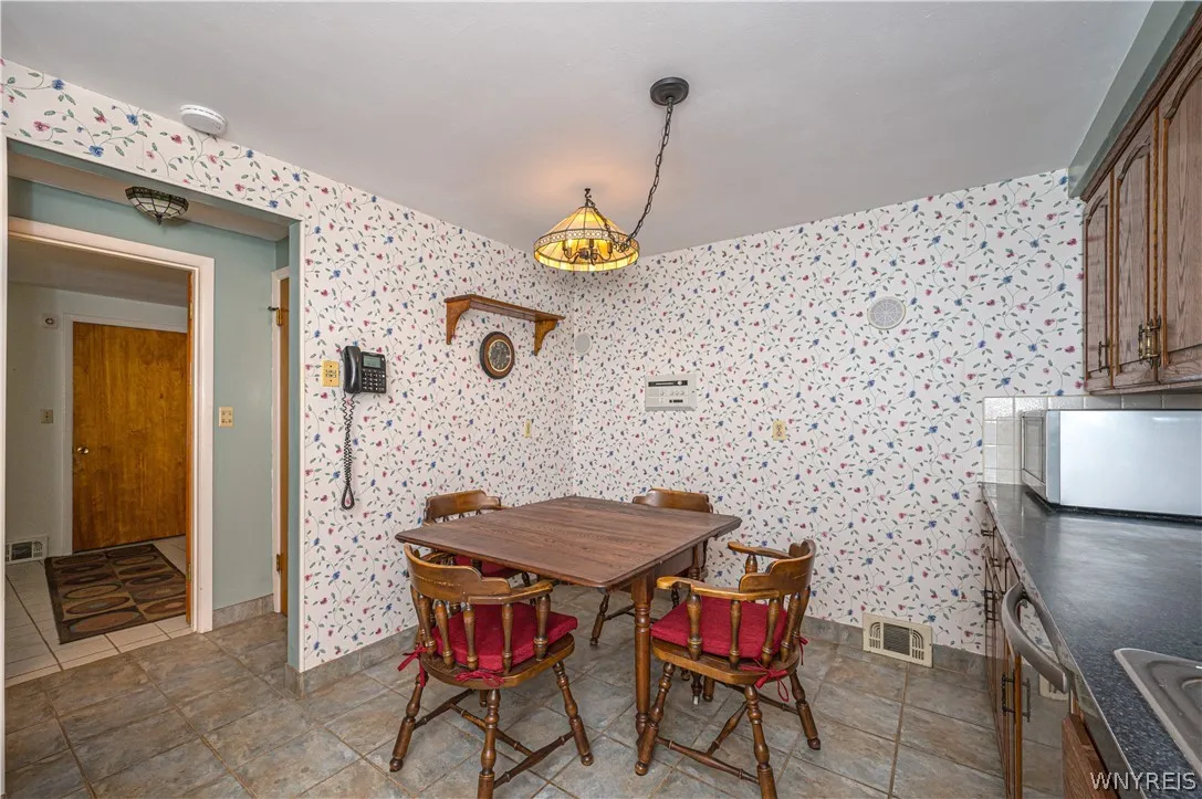 258 Forbes Ave. Avenue, Tonawanda-town, New York 1, Tonawanda, New York 14150, 4 Bedrooms Bedrooms, 8 Rooms Rooms,1 BathroomBathrooms,Residential,Closed,258 Forbes Ave. Avenue, Tonawanda-town, New York 1,0,B1548128