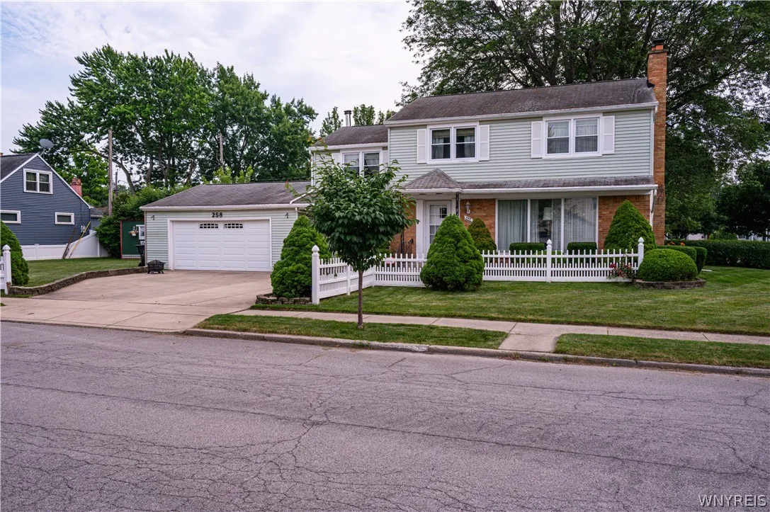 258 Forbes Ave. Avenue, Tonawanda-town, New York 1, Tonawanda, New York 14150, 4 Bedrooms Bedrooms, 8 Rooms Rooms,1 BathroomBathrooms,Residential,Closed,258 Forbes Ave. Avenue, Tonawanda-town, New York 1,0,B1548128