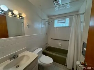 199 Calvin Court North, Tonawanda-town, New York 1, Tonawanda, New York 14150, 4 Bedrooms Bedrooms, 6 Rooms Rooms,2 BathroomsBathrooms,Residential,Closed,199 Calvin Court North, Tonawanda-town, New York 1,0,B1548446
