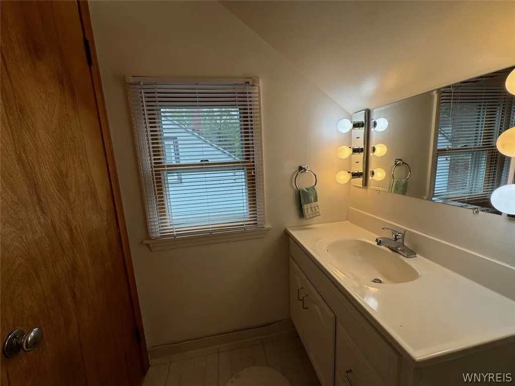 199 Calvin Court North, Tonawanda-town, New York 1, Tonawanda, New York 14150, 4 Bedrooms Bedrooms, 6 Rooms Rooms,2 BathroomsBathrooms,Residential,Closed,199 Calvin Court North, Tonawanda-town, New York 1,0,B1548446