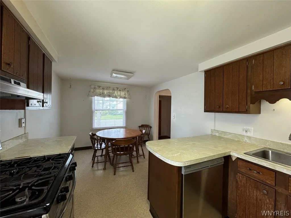 199 Calvin Court North, Tonawanda-town, New York 1, Tonawanda, New York 14150, 4 Bedrooms Bedrooms, 6 Rooms Rooms,2 BathroomsBathrooms,Residential,Closed,199 Calvin Court North, Tonawanda-town, New York 1,0,B1548446