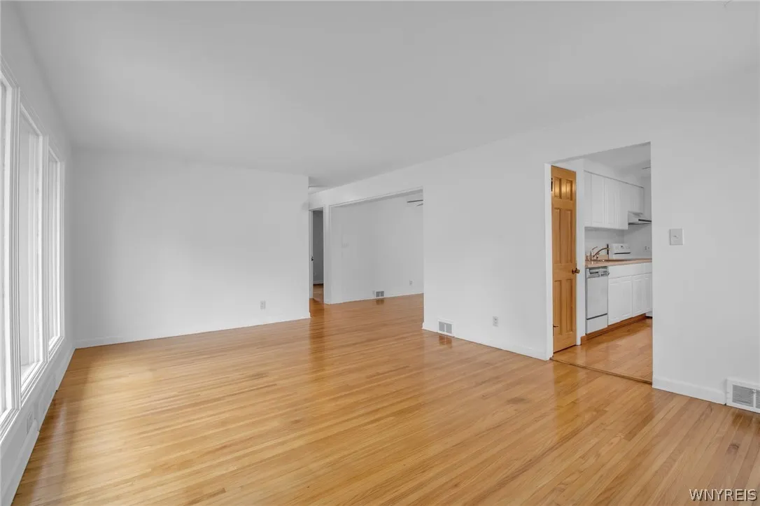 24 Brenton Avenue, Tonawanda-town, New York 14150, Tonawanda, New York 14150, 2 Bedrooms Bedrooms, 8 Rooms Rooms,1 BathroomBathrooms,Residential,Closed,24 Brenton Avenue, Tonawanda-town, New York 14150,0,B1548573