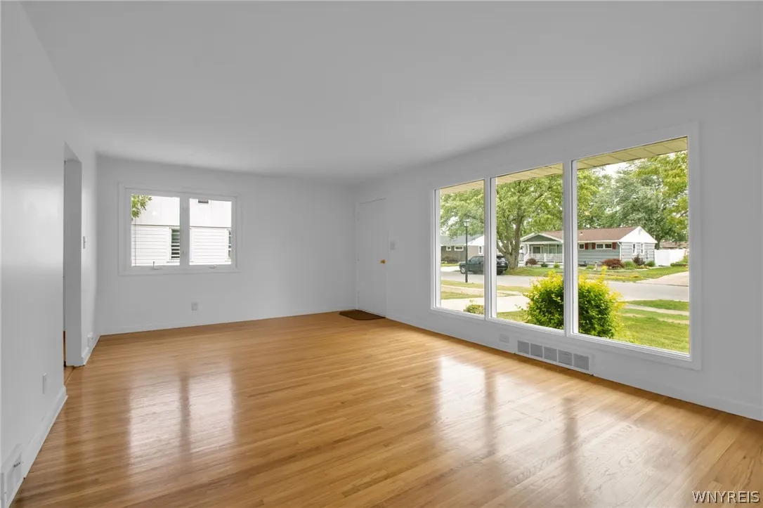 24 Brenton Avenue, Tonawanda-town, New York 14150, Tonawanda, New York 14150, 2 Bedrooms Bedrooms, 8 Rooms Rooms,1 BathroomBathrooms,Residential,Closed,24 Brenton Avenue, Tonawanda-town, New York 14150,0,B1548573