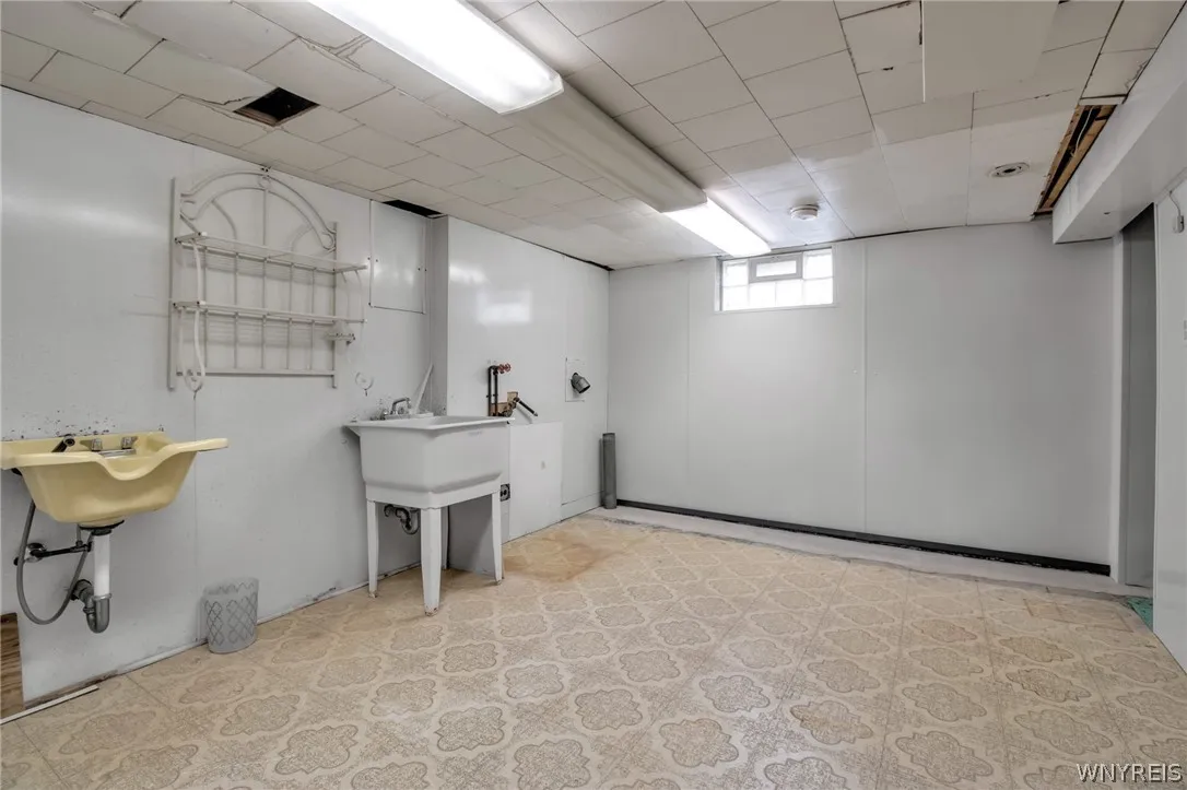 24 Brenton Avenue, Tonawanda-town, New York 14150, Tonawanda, New York 14150, 2 Bedrooms Bedrooms, 8 Rooms Rooms,1 BathroomBathrooms,Residential,Closed,24 Brenton Avenue, Tonawanda-town, New York 14150,0,B1548573