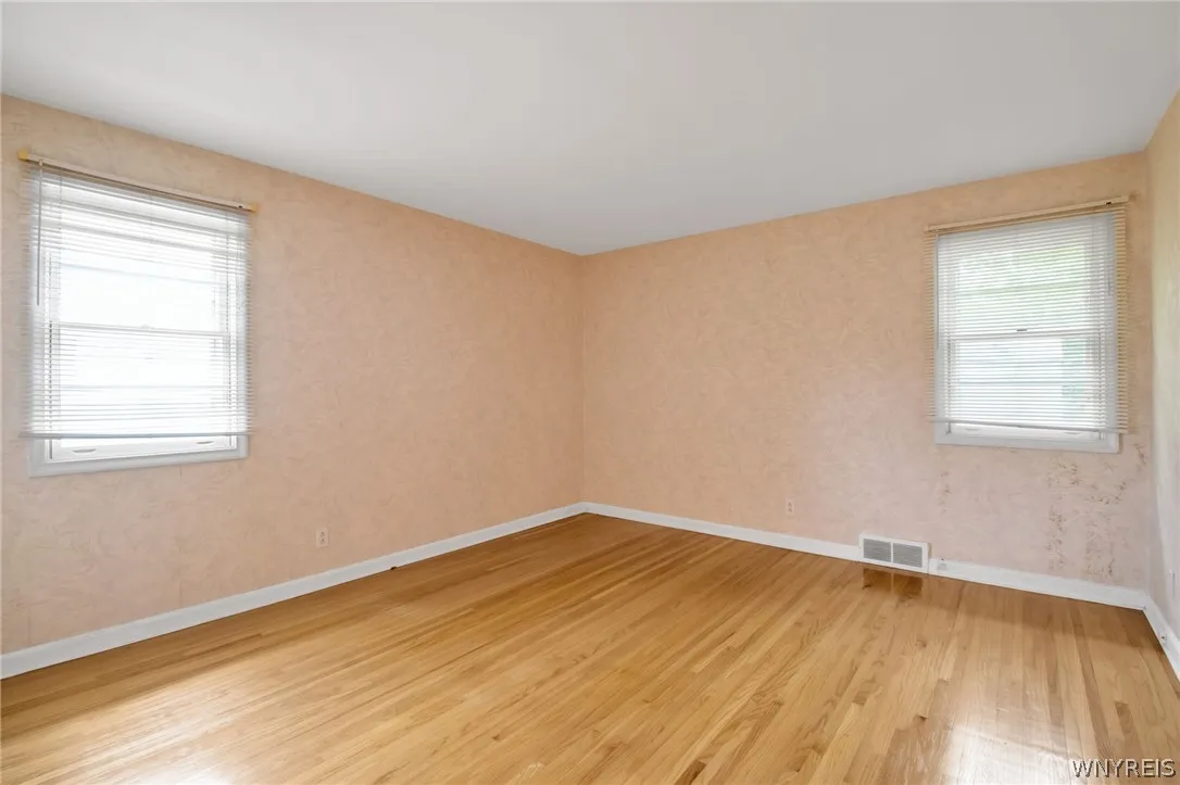24 Brenton Avenue, Tonawanda-town, New York 14150, Tonawanda, New York 14150, 2 Bedrooms Bedrooms, 8 Rooms Rooms,1 BathroomBathrooms,Residential,Closed,24 Brenton Avenue, Tonawanda-town, New York 14150,0,B1548573