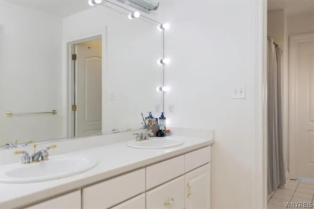 8 Willowbrook Drive, Orchard Park, New York 14127, Orchard Park, New York 14127, 4 Bedrooms Bedrooms, 8 Rooms Rooms,3 BathroomsBathrooms,Residential Lease,Closed,8 Willowbrook Drive, Orchard Park, New York 14127,0,B1547161