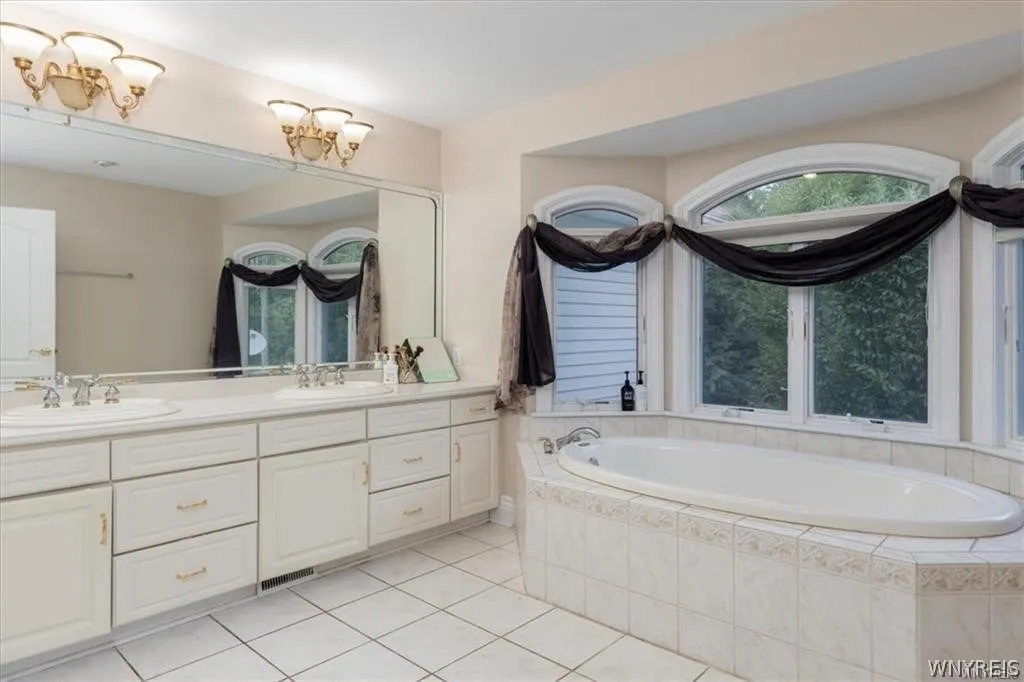 8 Willowbrook Drive, Orchard Park, New York 14127, Orchard Park, New York 14127, 4 Bedrooms Bedrooms, 8 Rooms Rooms,3 BathroomsBathrooms,Residential Lease,Closed,8 Willowbrook Drive, Orchard Park, New York 14127,0,B1547161