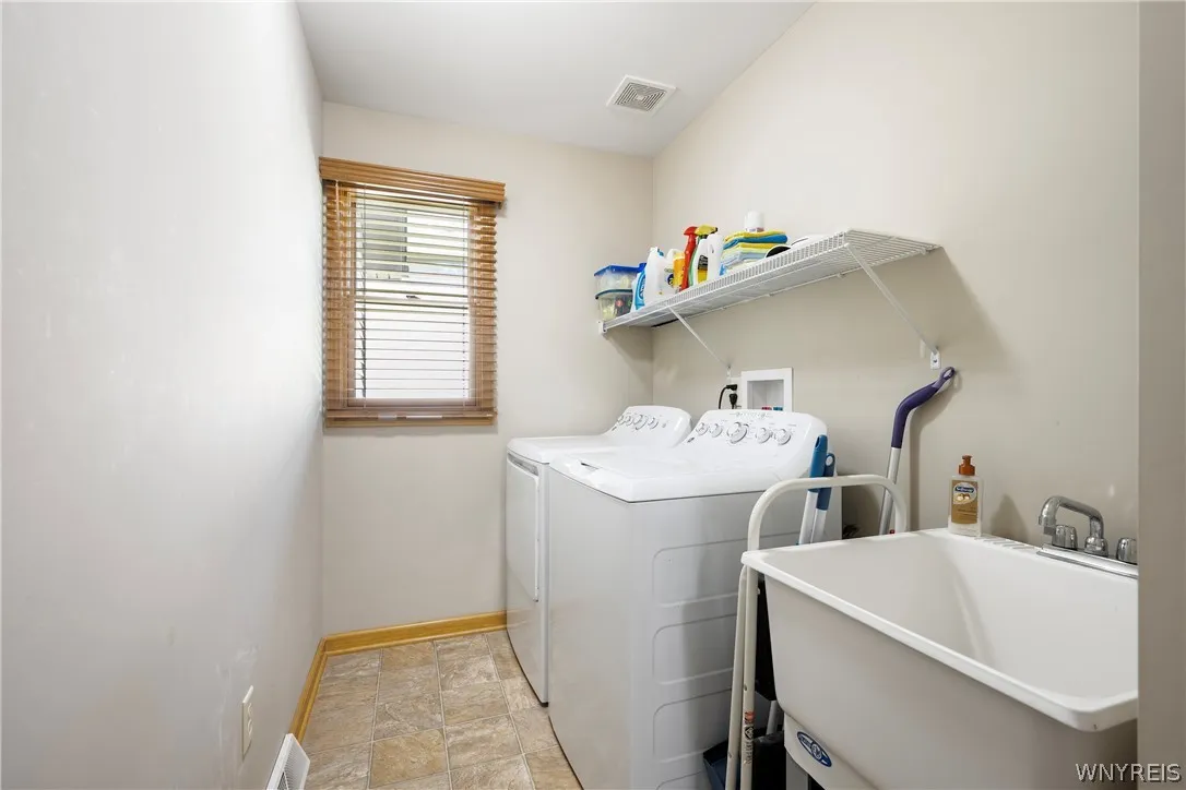 3118 Cloverbank Road, Hamburg, New York 14075, Hamburg, New York 14075, 4 Bedrooms Bedrooms, 10 Rooms Rooms,2 BathroomsBathrooms,Residential,Closed,3118 Cloverbank Road, Hamburg, New York 14075,0,B1549442