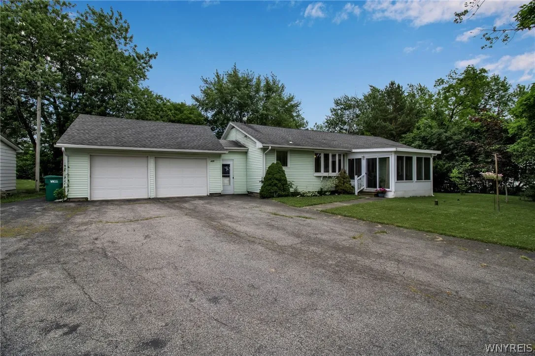 4123 Burke Parkway, Hamburg, New York 14219, Hamburg, New York 14219, 4 Bedrooms Bedrooms, 6 Rooms Rooms,2 BathroomsBathrooms,Residential,Closed,4123 Burke Parkway, Hamburg, New York 14219,0,B1549335
