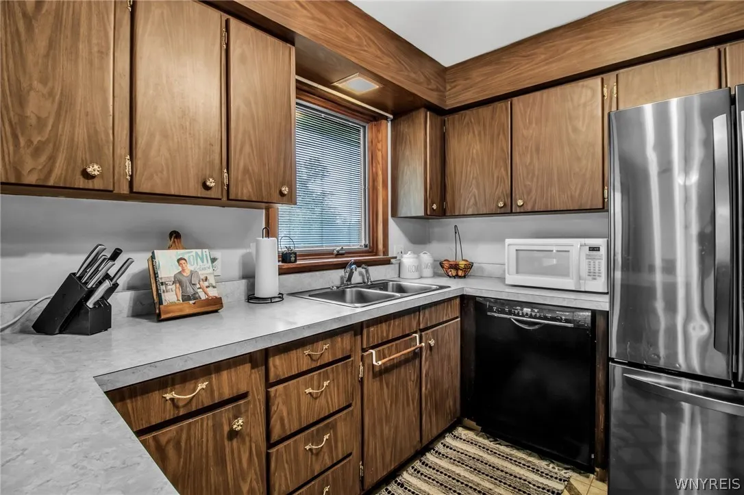 4123 Burke Parkway, Hamburg, New York 14219, Hamburg, New York 14219, 4 Bedrooms Bedrooms, 6 Rooms Rooms,2 BathroomsBathrooms,Residential,Closed,4123 Burke Parkway, Hamburg, New York 14219,0,B1549335