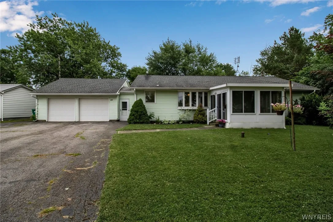 4123 Burke Parkway, Hamburg, New York 14219, Hamburg, New York 14219, 4 Bedrooms Bedrooms, 6 Rooms Rooms,2 BathroomsBathrooms,Residential,Closed,4123 Burke Parkway, Hamburg, New York 14219,0,B1549335