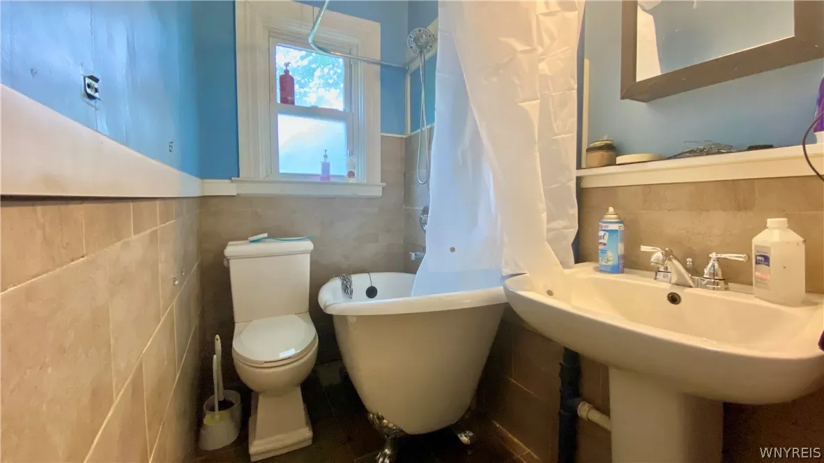 637 West Avenue, Buffalo, New York 14213, Buffalo, New York 14213, 8 Bedrooms Bedrooms, ,4 BathroomsBathrooms,Residential,Closed,637 West Avenue, Buffalo, New York 14213,0,B1549576