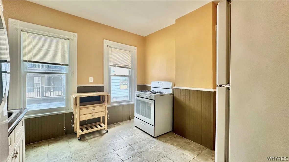 637 West Avenue, Buffalo, New York 14213, Buffalo, New York 14213, 8 Bedrooms Bedrooms, ,4 BathroomsBathrooms,Residential,Closed,637 West Avenue, Buffalo, New York 14213,0,B1549576
