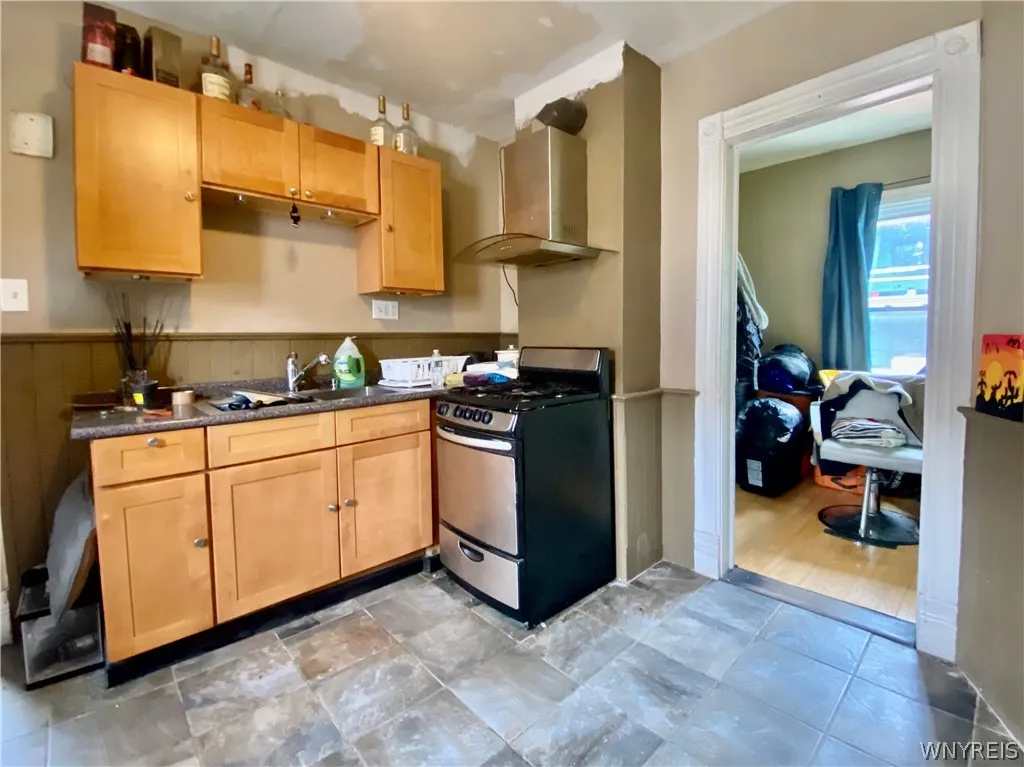 637 West Avenue, Buffalo, New York 14213, Buffalo, New York 14213, 8 Bedrooms Bedrooms, ,4 BathroomsBathrooms,Residential,Closed,637 West Avenue, Buffalo, New York 14213,0,B1549576
