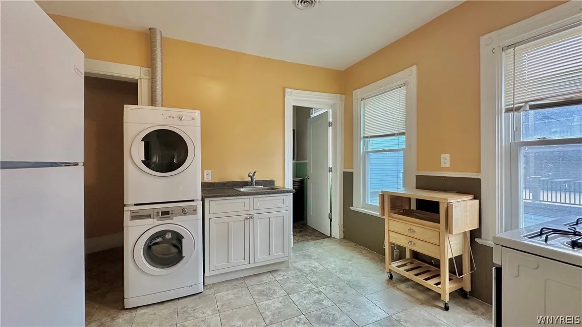 637 West Avenue, Buffalo, New York 14213, Buffalo, New York 14213, 8 Bedrooms Bedrooms, ,4 BathroomsBathrooms,Residential,Closed,637 West Avenue, Buffalo, New York 14213,0,B1549576