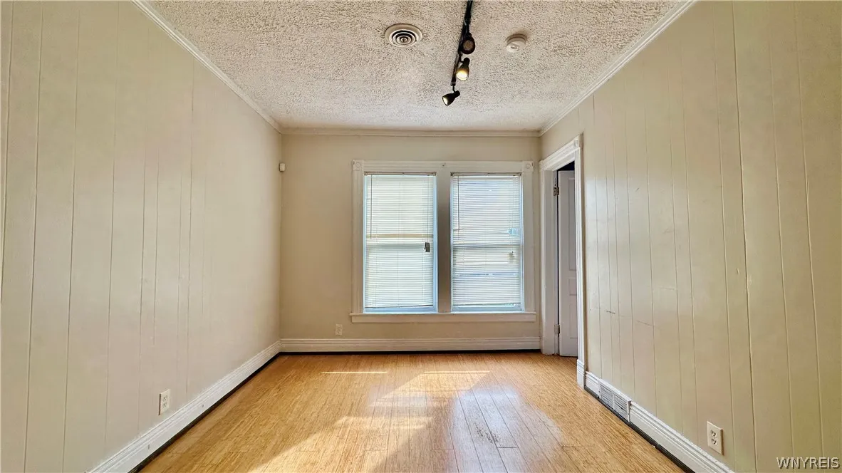 637 West Avenue, Buffalo, New York 14213, Buffalo, New York 14213, 8 Bedrooms Bedrooms, ,4 BathroomsBathrooms,Residential,Closed,637 West Avenue, Buffalo, New York 14213,0,B1549576