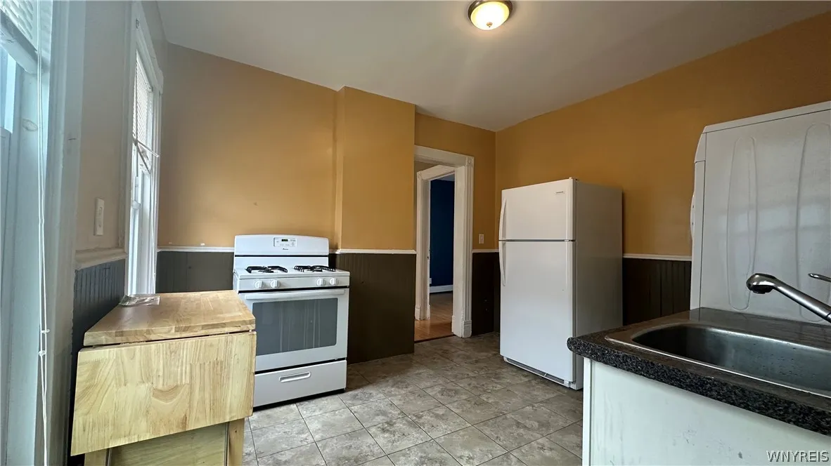 637 West Avenue, Buffalo, New York 14213, Buffalo, New York 14213, 8 Bedrooms Bedrooms, ,4 BathroomsBathrooms,Residential,Closed,637 West Avenue, Buffalo, New York 14213,0,B1549576