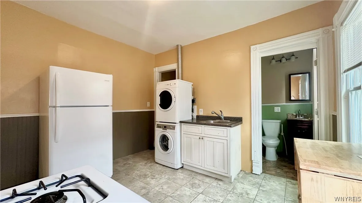 637 West Avenue, Buffalo, New York 14213, Buffalo, New York 14213, 8 Bedrooms Bedrooms, ,4 BathroomsBathrooms,Residential,Closed,637 West Avenue, Buffalo, New York 14213,0,B1549576