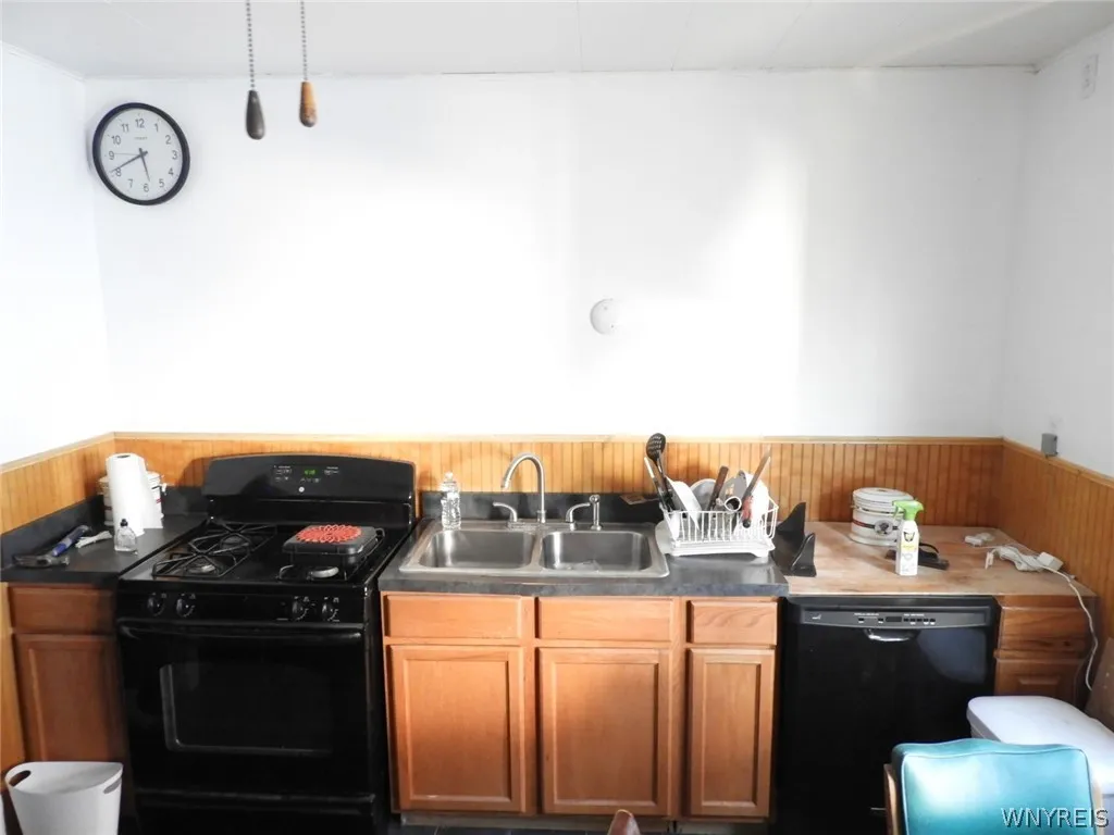 Unit 2: Kitchen.