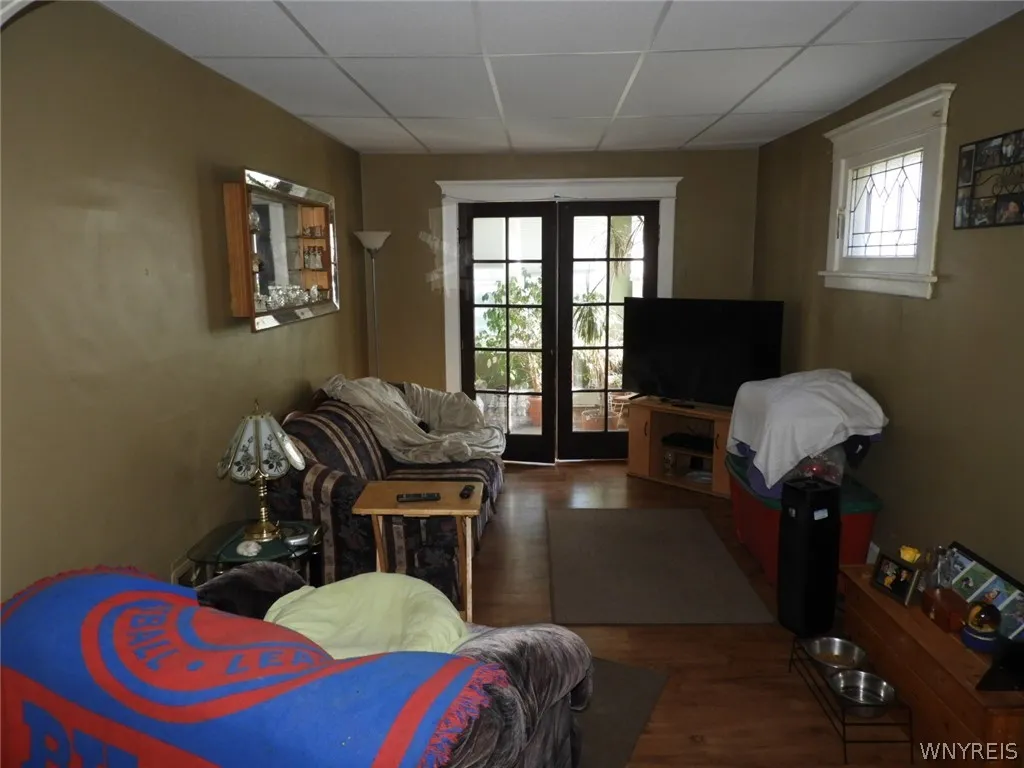 Unit 1: Living room.