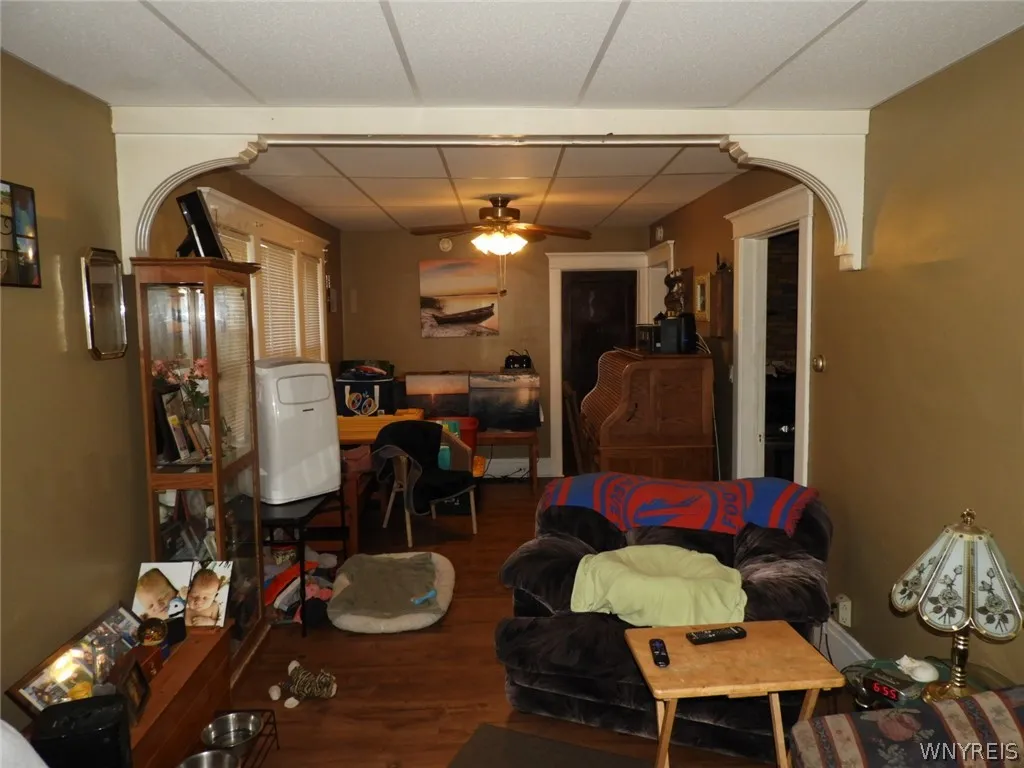 Unit 1: Dining room.