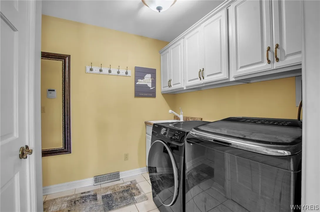 9302 Sitka Spruce Court, Clarence, New York 14032, Clarence, New York 14032, 4 Bedrooms Bedrooms, 9 Rooms Rooms,3 BathroomsBathrooms,Residential,Closed,9302 Sitka Spruce Court, Clarence, New York 14032,0,B1549395