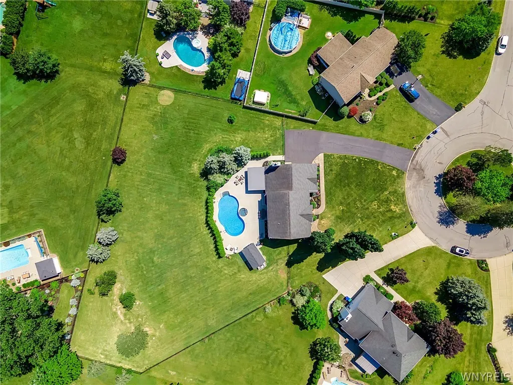 Fully fenced private 1 acre lot in cul-de-sac