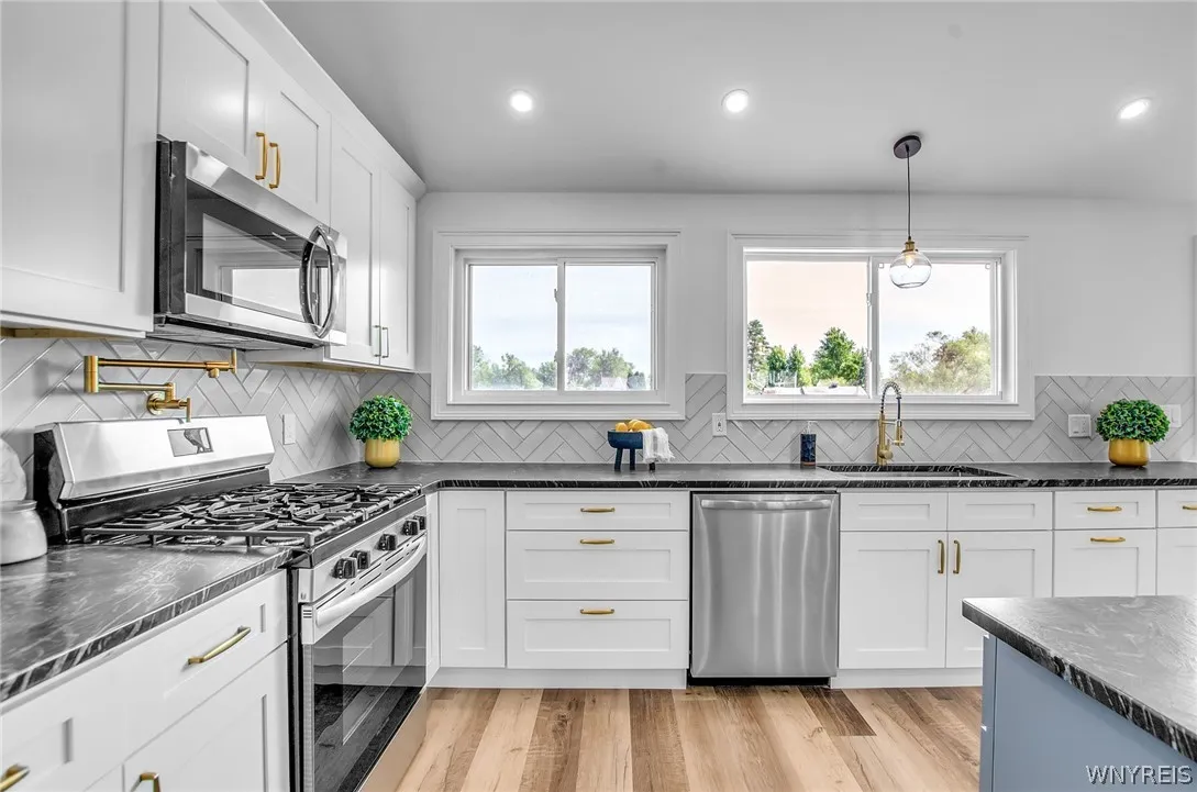 4815 Rogers Road, Hamburg, New York 14075, Hamburg, New York 14075, 3 Bedrooms Bedrooms, 6 Rooms Rooms,2 BathroomsBathrooms,Residential,Closed,4815 Rogers Road, Hamburg, New York 14075,0,B1546015