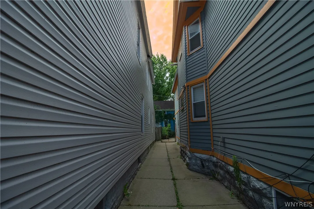 219 Hampshire Street, Buffalo, New York 14213, Buffalo, New York 14213, 5 Bedrooms Bedrooms, ,Multi Family,Closed,219 Hampshire Street, Buffalo, New York 14213,0,B1549391