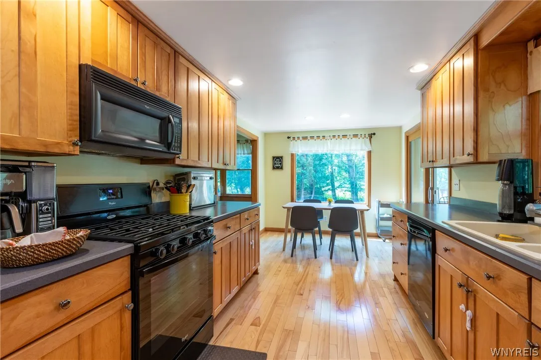 27 Timberlake Drive, Orchard Park, New York 14127, Orchard Park, New York 14127, 4 Bedrooms Bedrooms, 10 Rooms Rooms,3 BathroomsBathrooms,Residential,Closed,27 Timberlake Drive, Orchard Park, New York 14127,0,B1549143
