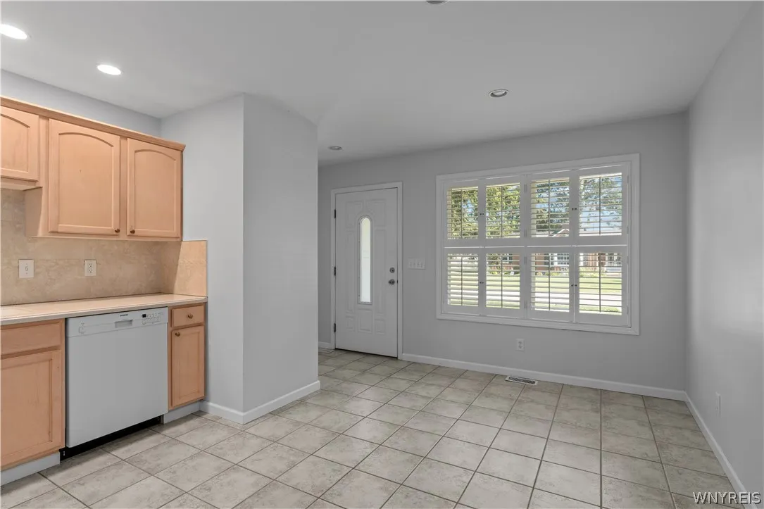329 Woodland Drive, Tonawanda-town, New York 14223, Tonawanda, New York 14223, 2 Bedrooms Bedrooms, 5 Rooms Rooms,1 BathroomBathrooms,Residential,Closed,329 Woodland Drive, Tonawanda-town, New York 14223,0,B1549636