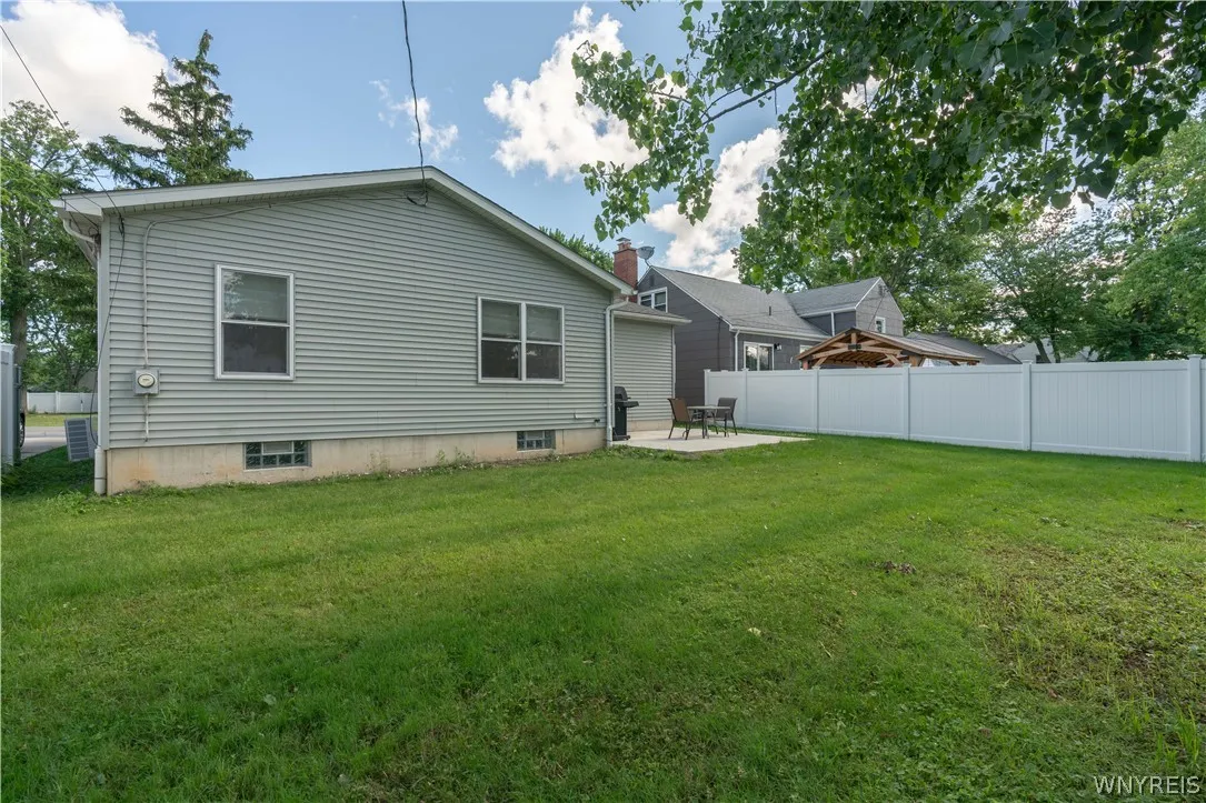329 Woodland Drive, Tonawanda-town, New York 14223, Tonawanda, New York 14223, 2 Bedrooms Bedrooms, 5 Rooms Rooms,1 BathroomBathrooms,Residential,Closed,329 Woodland Drive, Tonawanda-town, New York 14223,0,B1549636